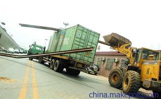 春節(jié)將到工廠進(jìn)出口集裝箱運(yùn)輸青島港車隊陸運(yùn)卡車